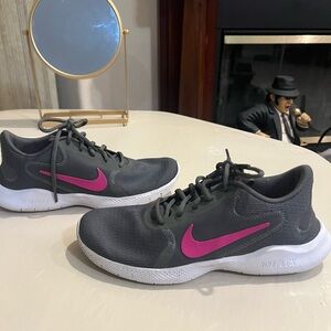 Nike Women's Gray and Pink Flex Shoes